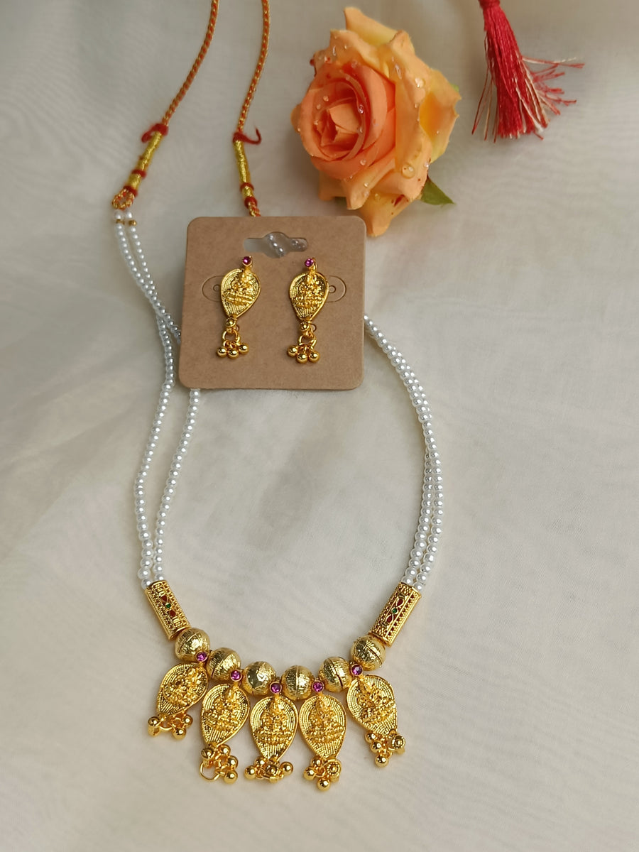 Moti Golden Charms Set