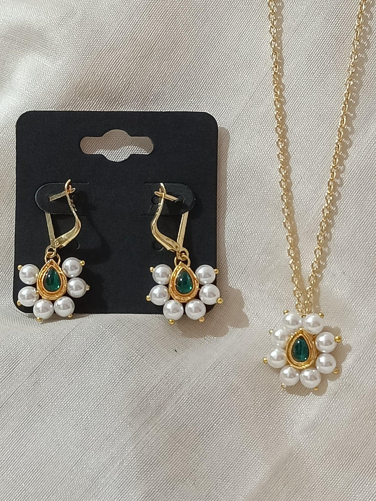 Moti Pendant Neck Piece Set - Main Image