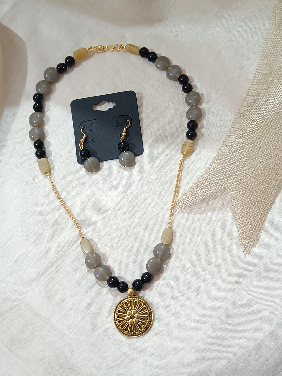 Kundan Neck Piece Set