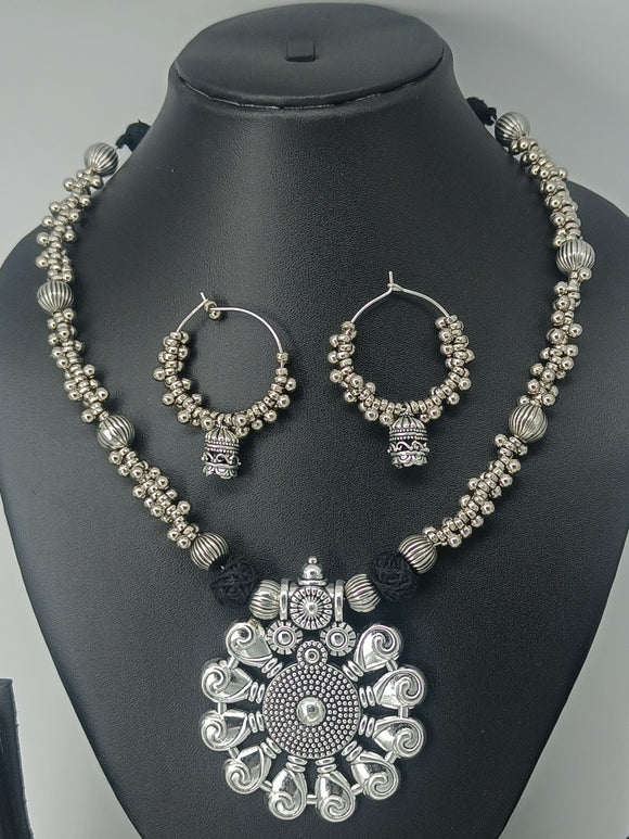 Oxidized Neckpiece with Pendant