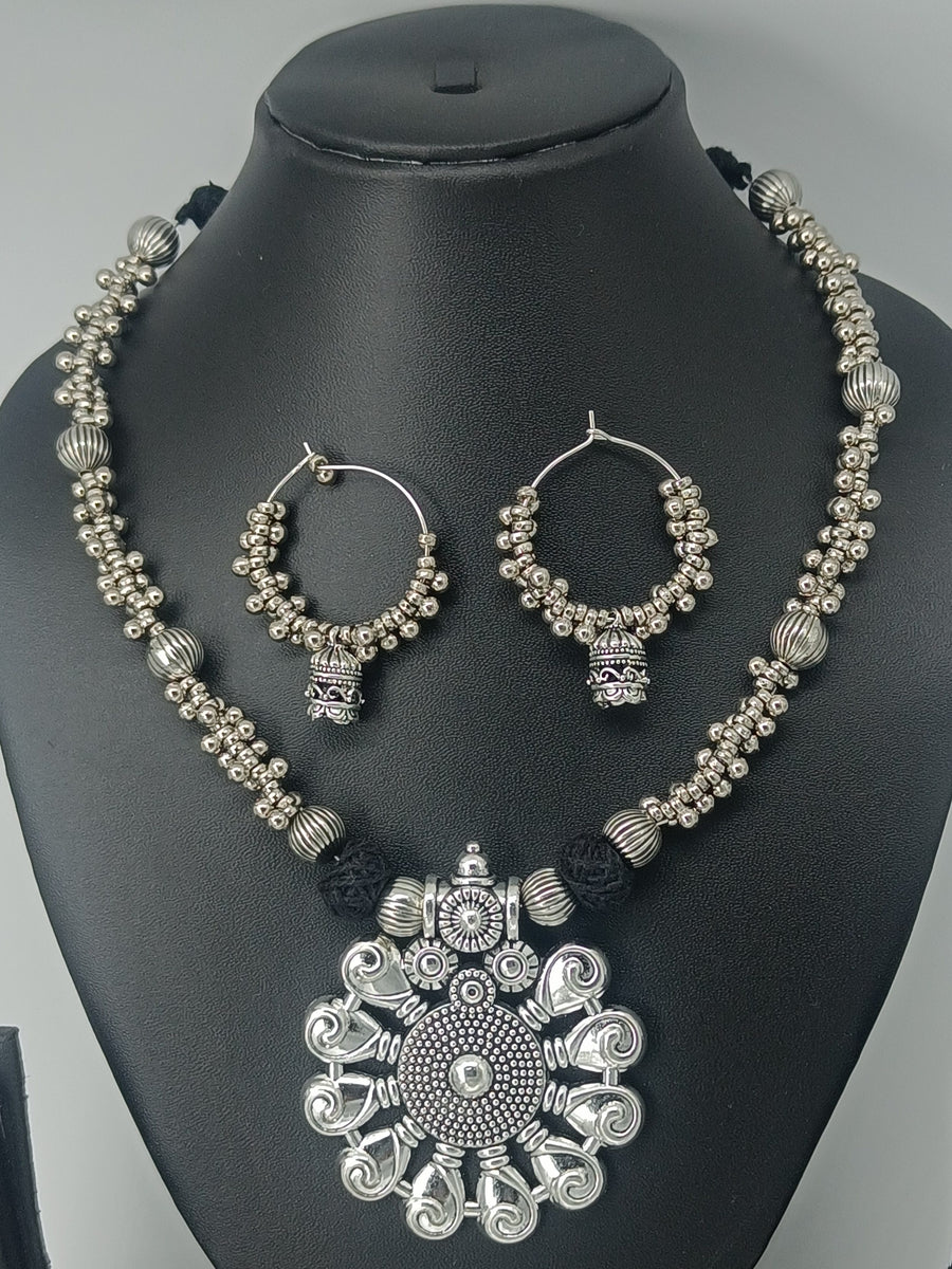 Oxidized Neckpiece with Pendant