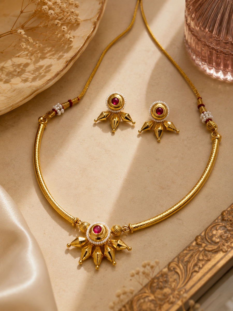 Hasali Treadinal Red Necklace